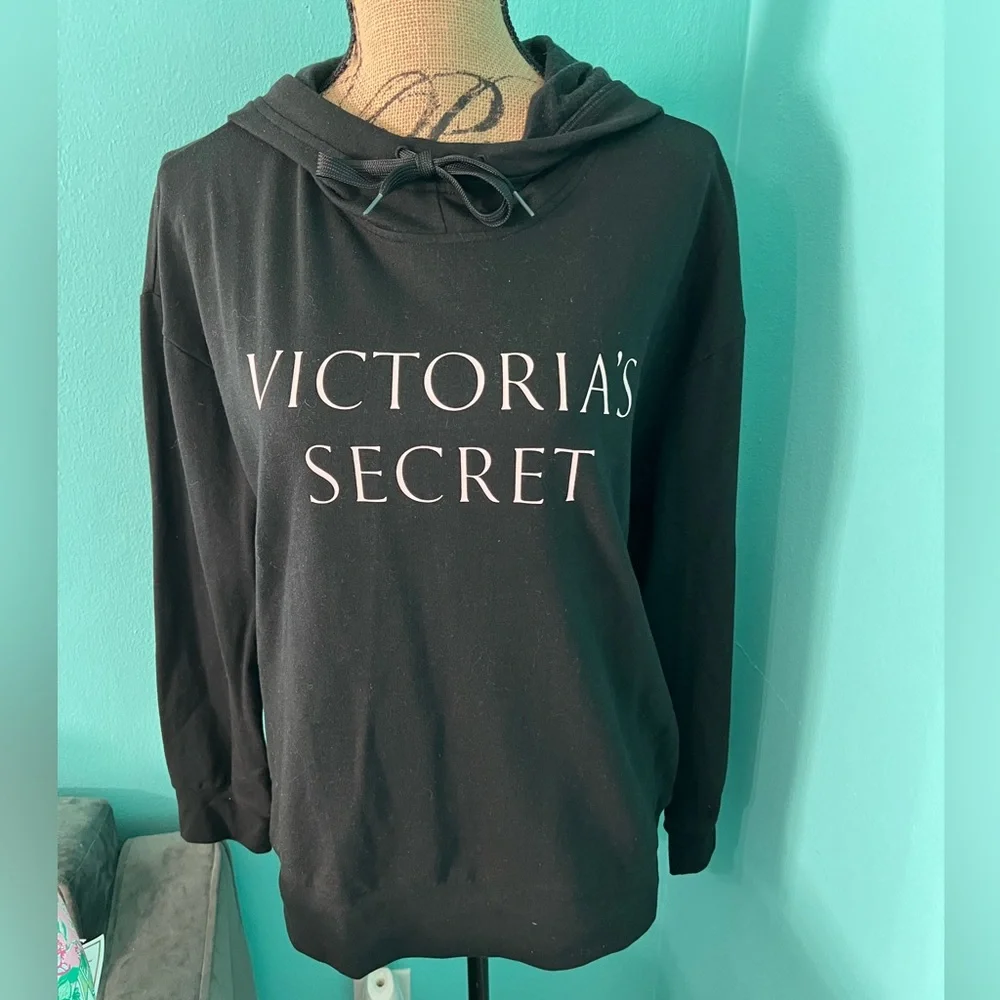 EUC Victoria’s Secret Pullover Long Sleeve Hoodie Size Medium
